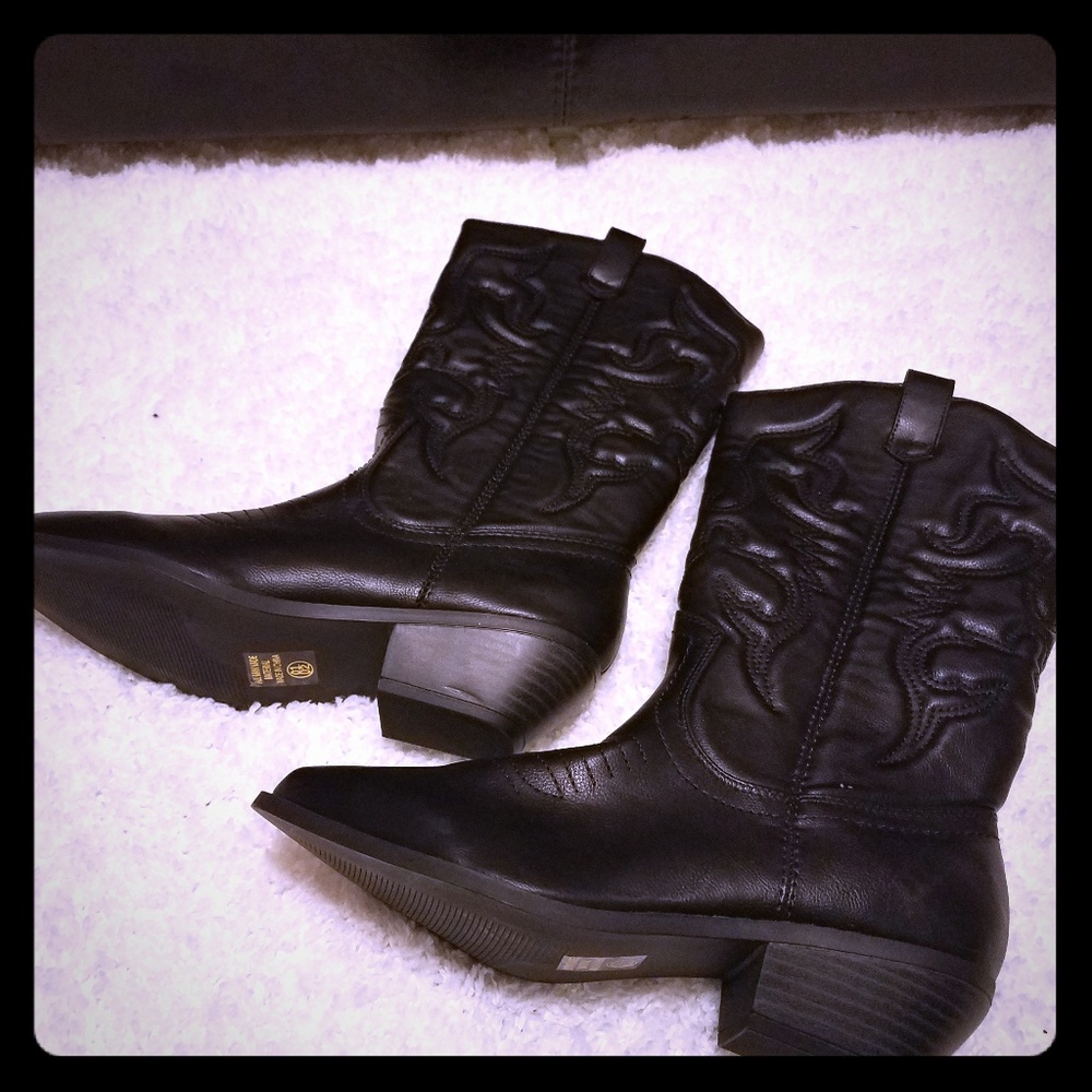 Black Soda cowgirl boots